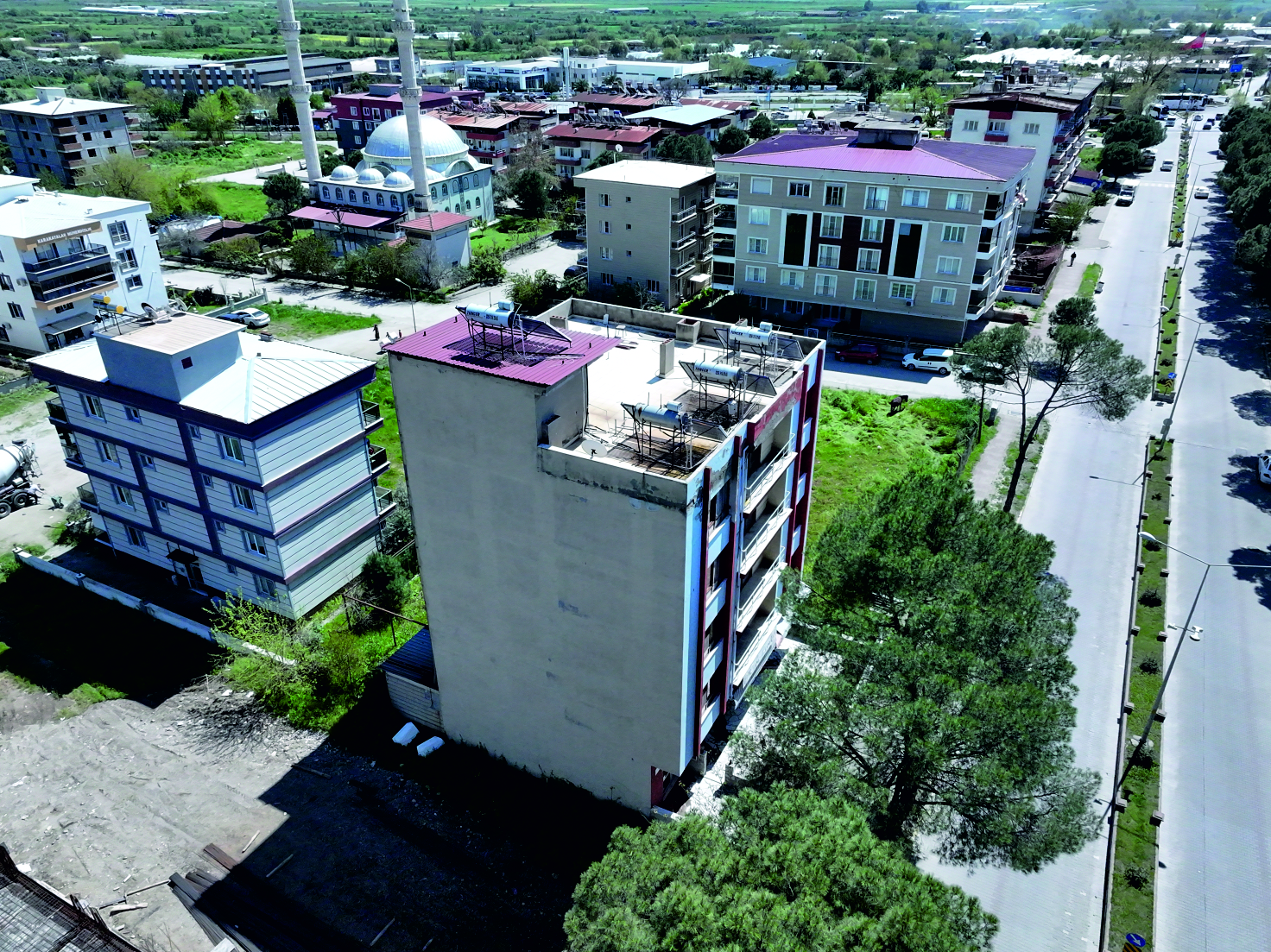 İsabeyli Ana Bulvar Üzeri Satılık 6 Katlı Komple Bina
