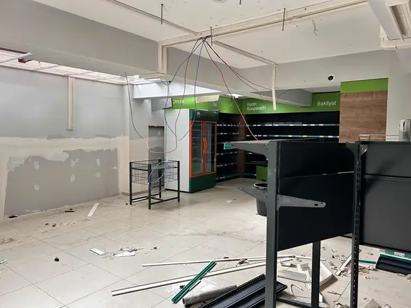İsabeylide bulvar üzeri kiralık 3 katlı dükkan küçük görsel 7
